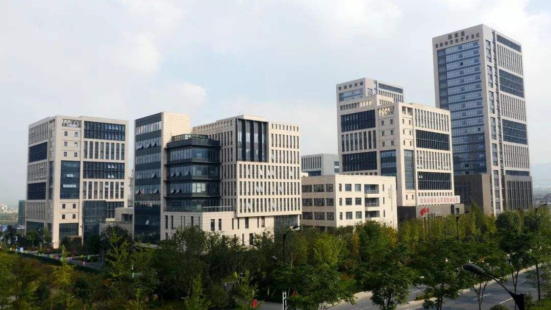 銀湖創(chuàng)新中心A、B區(qū)外墻清洗工程